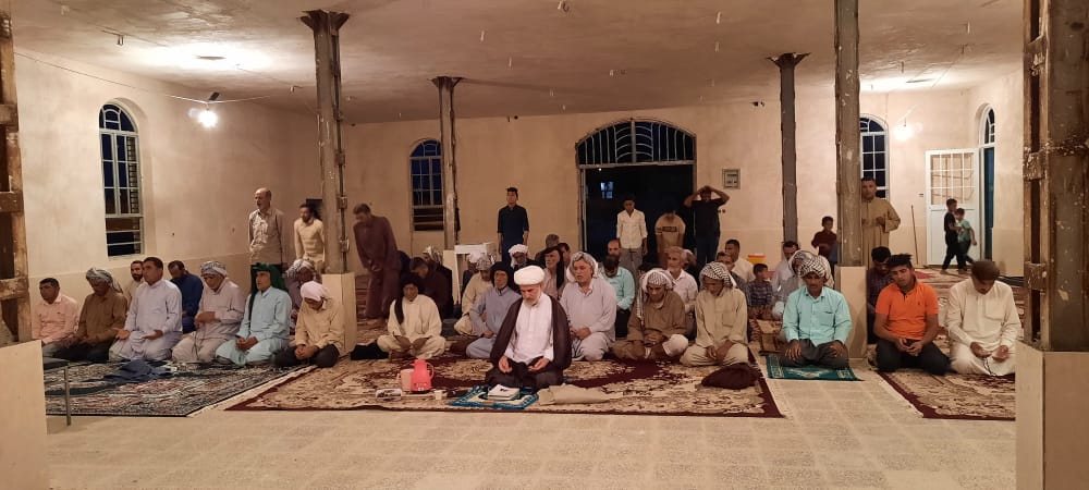 اقامه اولین نماز جماعت در روستای فرخ آباد استان ایلام